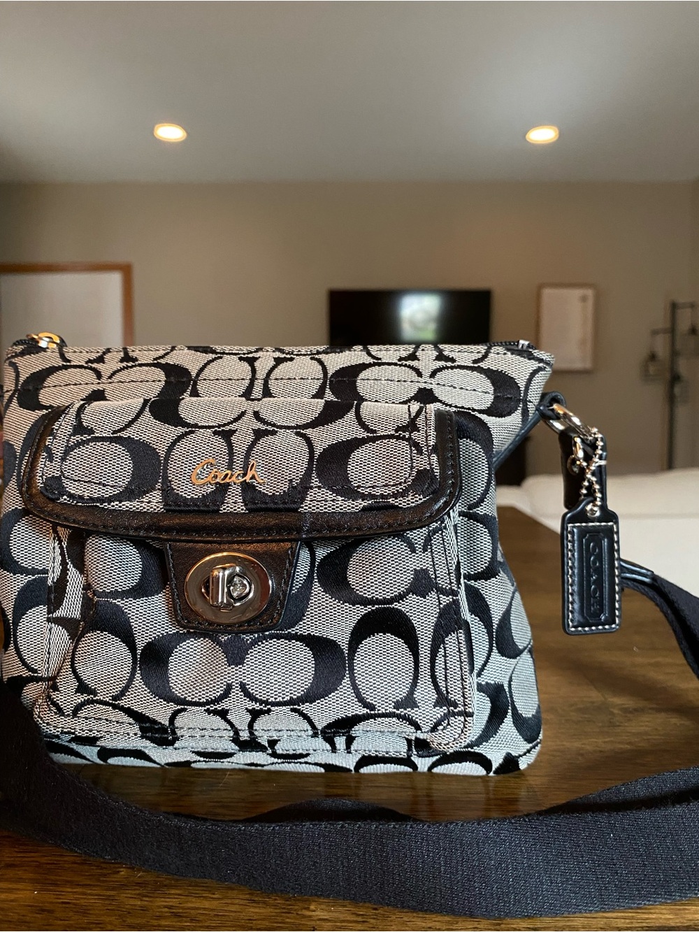 Coach Black and Cream Signature Canvas Shoulder Bag with Turn-Lock Flap - Picture 6 of 8